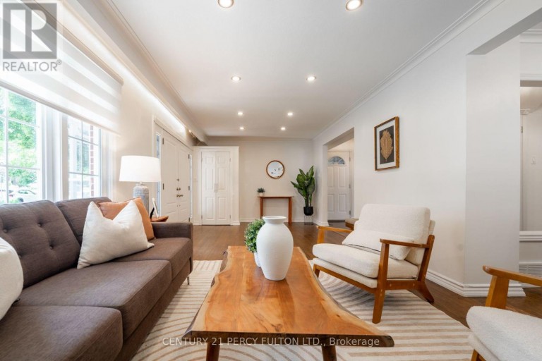 6 DONNA COURT, Toronto (Newtonbrook East), Ontario, M2M2C8