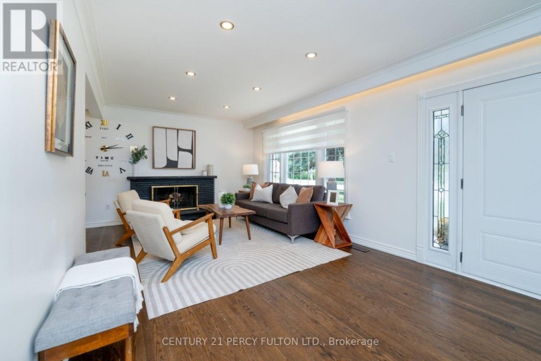 6 DONNA COURT, Toronto (Newtonbrook East), Ontario, M2M2C8