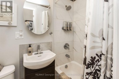 449 ELIZABETH STREET Midland Ontario photo 16
