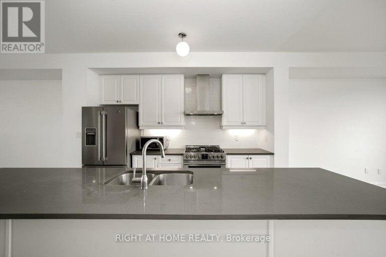 6 BLUE FOREST CRESCENT, Barrie (Painswick North), Ontario, L9J0N3