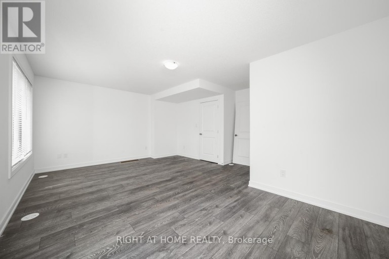 6 BLUE FOREST CRESCENT, Barrie (Painswick North), Ontario, L9J0N3