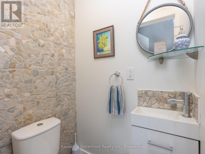 14 GILLIS STREET, Kawartha Lakes (Fenelon), Ontario, K0M1G0
