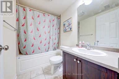 19 KAWNEER TERRACE Toronto (Dorset Park) Ontario photo 18
