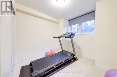 19 KAWNEER TERRACE Toronto (Dorset Park) Ontario photo 27