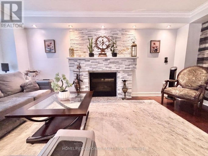 186 FERNFOREST DRIVE, Brampton (Sandringham-Wellington), Ontario, L6R1T7