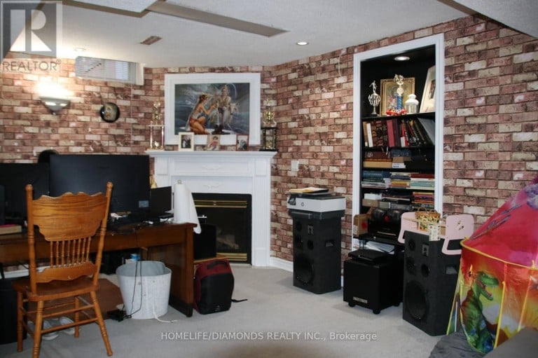 186 FERNFOREST DRIVE, Brampton (Sandringham-Wellington), Ontario, L6R1T7