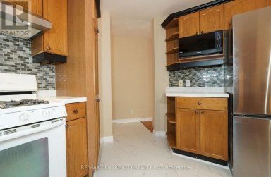 742 MARIGOLD STREET London North (North C) Ontario photo 8