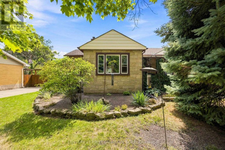 1027 LONDON ROAD, Sarnia, Ontario, N7S1N9