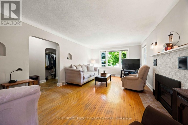 1027 LONDON ROAD, Sarnia, Ontario, N7S1N9