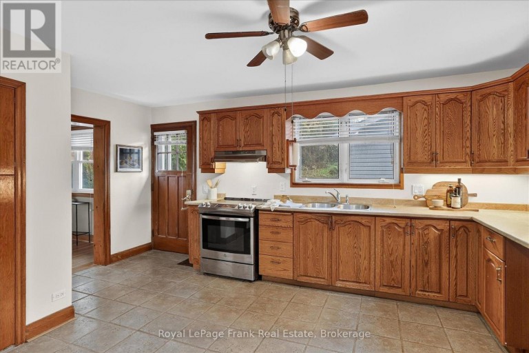 174 SOPHIA STREET, Peterborough (Ashburnham Ward 4), Ontario, K9H1E5