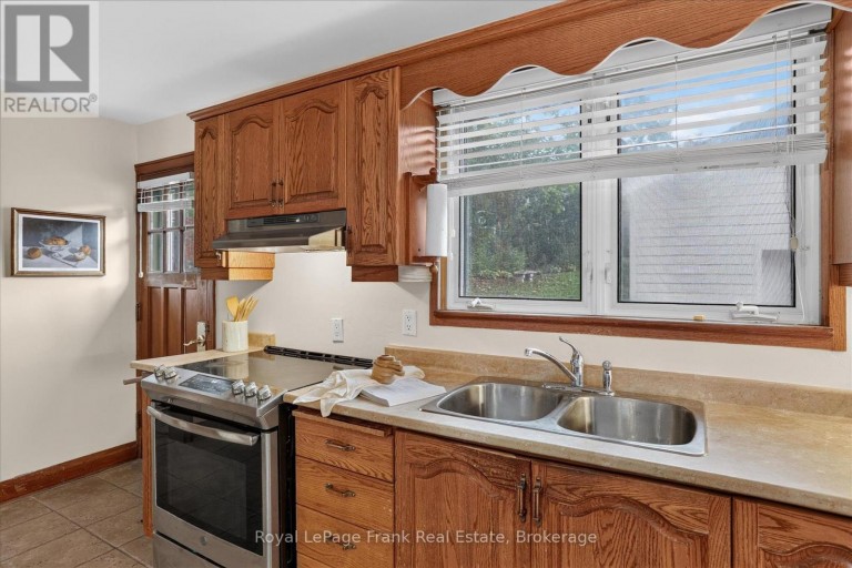 174 SOPHIA STREET, Peterborough (Ashburnham Ward 4), Ontario, K9H1E5
