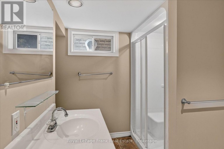 174 SOPHIA STREET, Peterborough (Ashburnham Ward 4), Ontario, K9H1E5