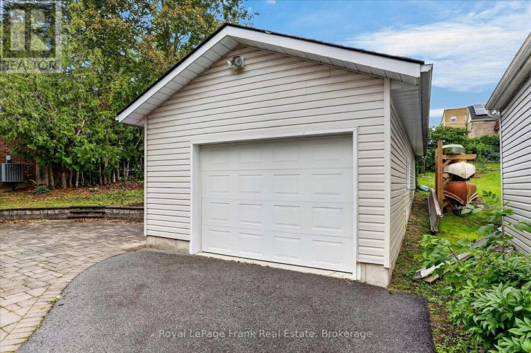 174 SOPHIA STREET, Peterborough (Ashburnham Ward 4), Ontario, K9H1E5