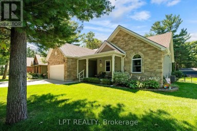 10011 JENNA ROAD Lambton Shores (Grand Bend) Ontario photo 1