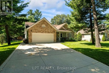 10011 JENNA ROAD Lambton Shores (Grand Bend) Ontario photo 2