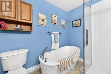 10011 JENNA ROAD Lambton Shores (Grand Bend) Ontario photo 27