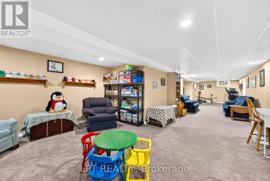 10011 JENNA ROAD Lambton Shores (Grand Bend) Ontario photo 32