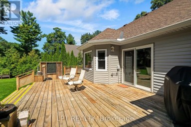 10011 JENNA ROAD Lambton Shores (Grand Bend) Ontario photo 44