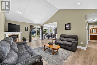 10011 JENNA ROAD Lambton Shores (Grand Bend) Ontario photo 8