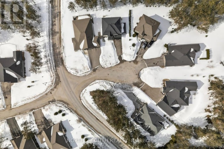 4 BOVILLE COURT, Oro-Medonte (Horseshoe Valley), Ontario, L0L2L0
