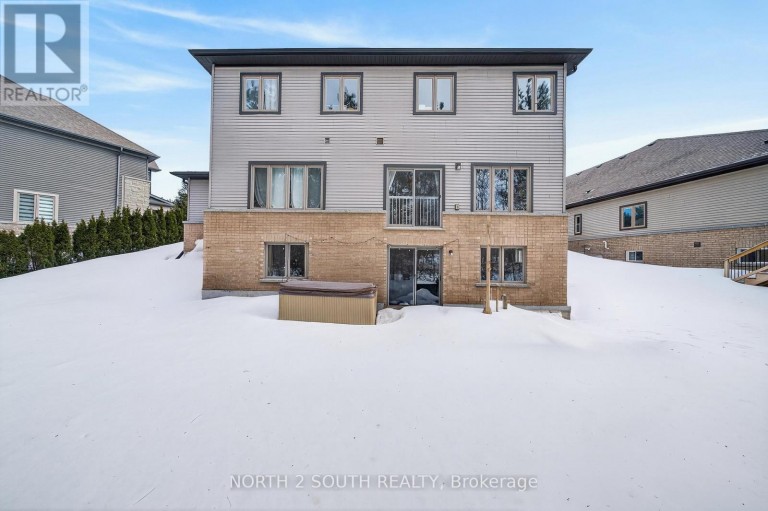4 BOVILLE COURT, Oro-Medonte (Horseshoe Valley), Ontario, L0L2L0