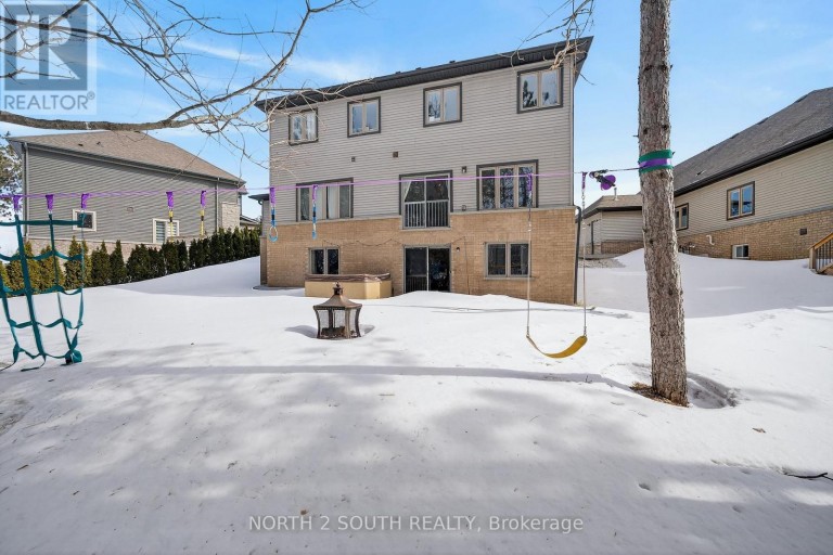 4 BOVILLE COURT, Oro-Medonte (Horseshoe Valley), Ontario, L0L2L0