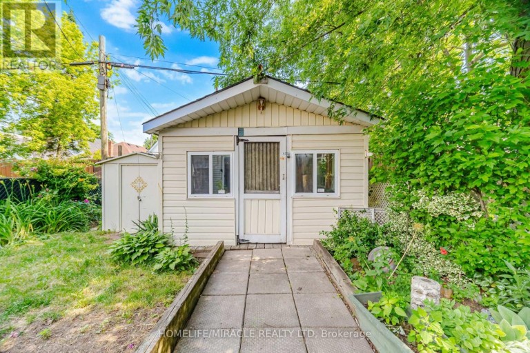 25 HOPE AVENUE, Hamilton (Crown Point), Ontario, L8H2E1