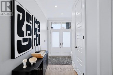 243 FERRAGINE CRESCENT Bradford West Gwillimbury (Bradford) Ontario photo 2
