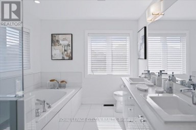243 FERRAGINE CRESCENT Bradford West Gwillimbury (Bradford) Ontario photo 24