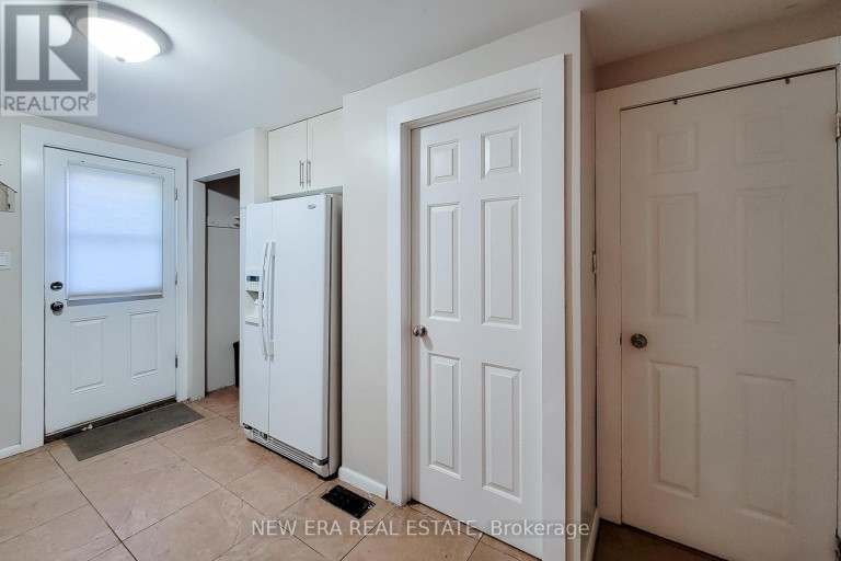 1 VERA COURT, Hamilton (Corman), Ontario, L8K4G7