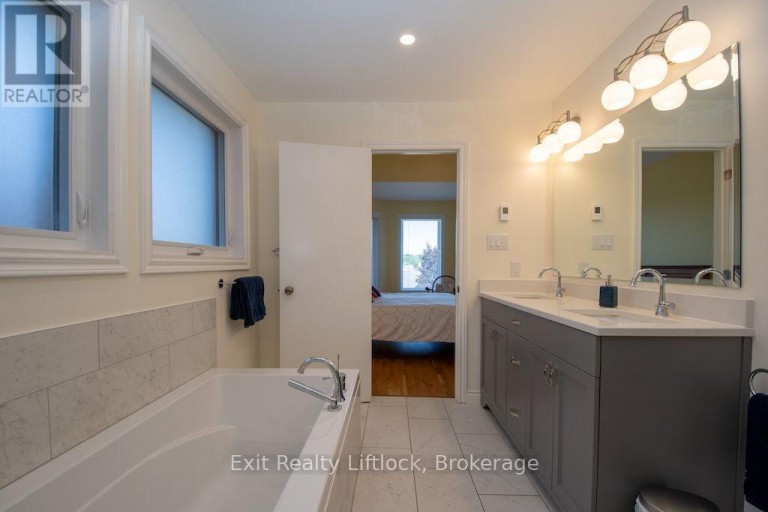 3133 FRANCES STEWART ROAD, Peterborough (Ashburnham Ward 4), Ontario, K9H7L4