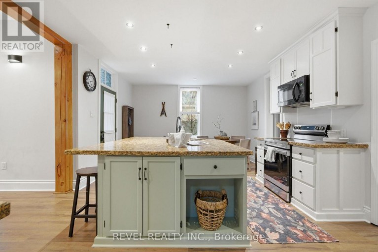 52 CAMBRIDGE STREET N, Kawartha Lakes (Lindsay), Ontario, K9V4C7