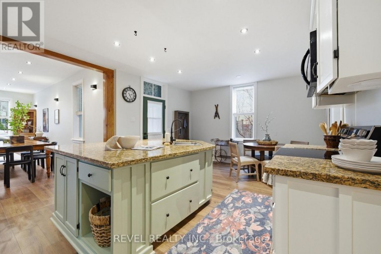 52 CAMBRIDGE STREET N, Kawartha Lakes (Lindsay), Ontario, K9V4C7