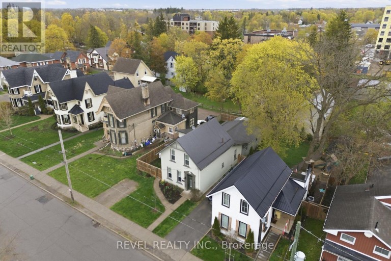 52 CAMBRIDGE STREET N, Kawartha Lakes (Lindsay), Ontario, K9V4C7