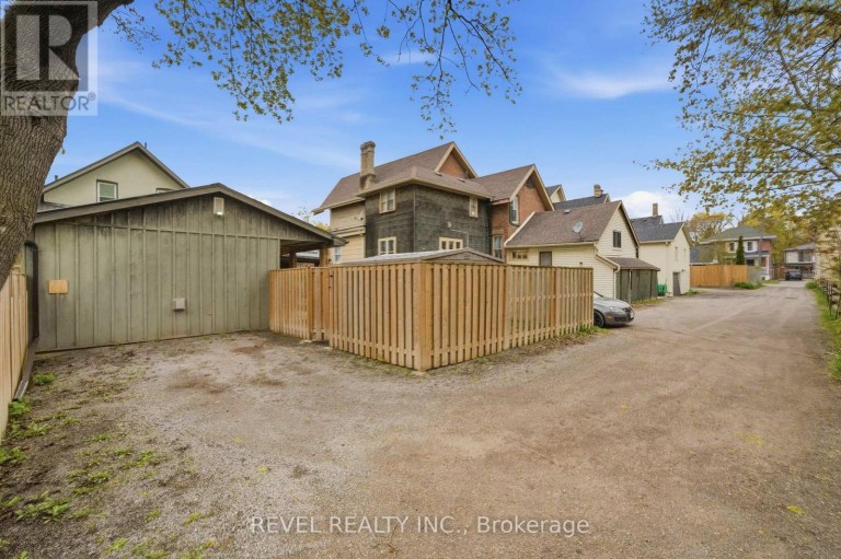 52 CAMBRIDGE STREET N, Kawartha Lakes (Lindsay), Ontario, K9V4C7