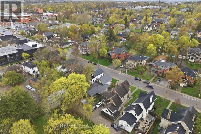 52 CAMBRIDGE STREET N, Kawartha Lakes (Lindsay), Ontario, K9V4C7