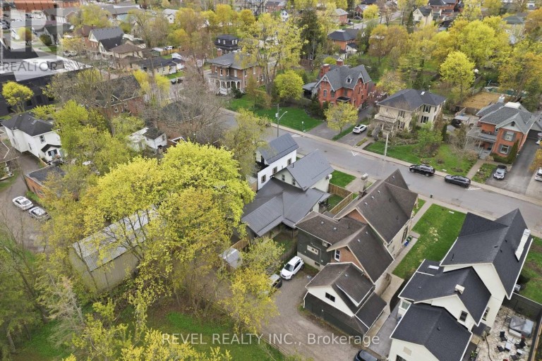 52 CAMBRIDGE STREET N, Kawartha Lakes (Lindsay), Ontario, K9V4C7