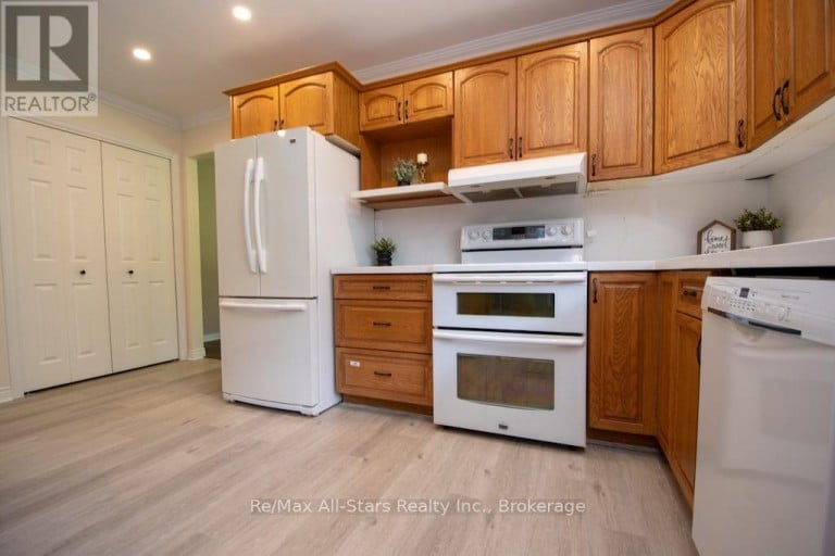 32 FOREST DRIVE, Kawartha Lakes (Manvers), Ontario, L0A1A0