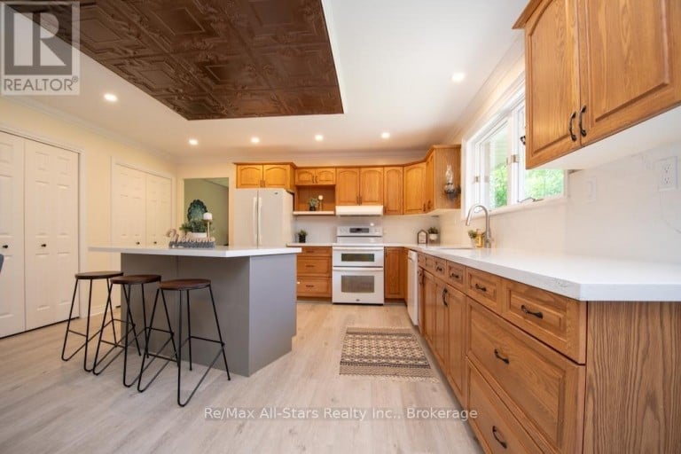 32 FOREST DRIVE, Kawartha Lakes (Manvers), Ontario, L0A1A0