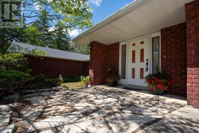 32 FOREST DRIVE, Kawartha Lakes (Manvers), Ontario, L0A1A0