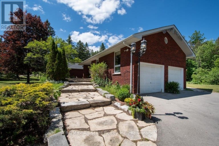 32 FOREST DRIVE, Kawartha Lakes (Manvers), Ontario, L0A1A0