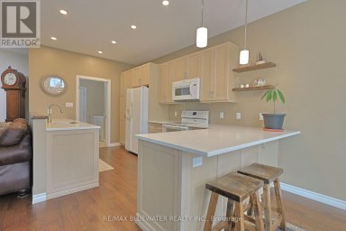 13 OAKWOOD LINKS LANE South Huron (Stephen) Ontario photo 4