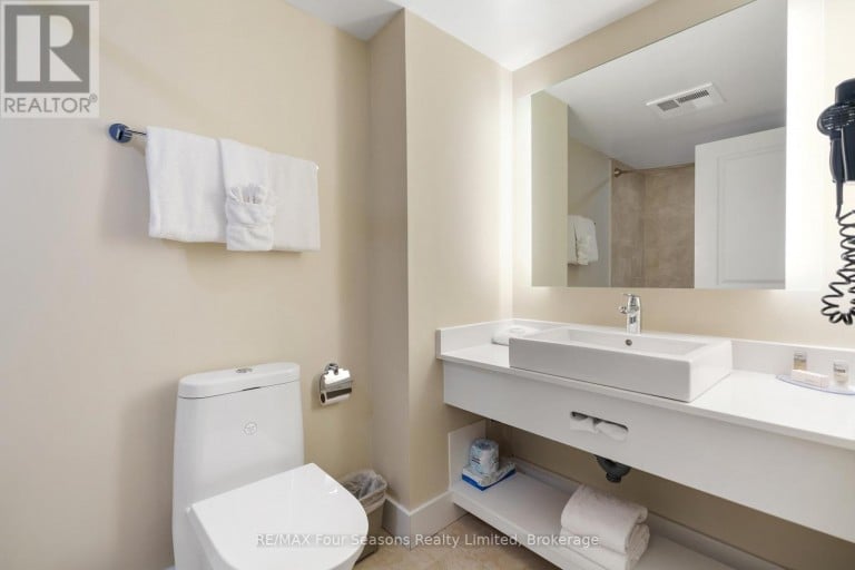 6210/6212 - 9 HARBOUR STREET E, Collingwood, Ontario, L9Y5C5
