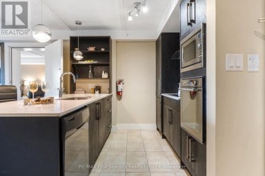 6210/6212 - 9 HARBOUR STREET E Collingwood Ontario photo 3