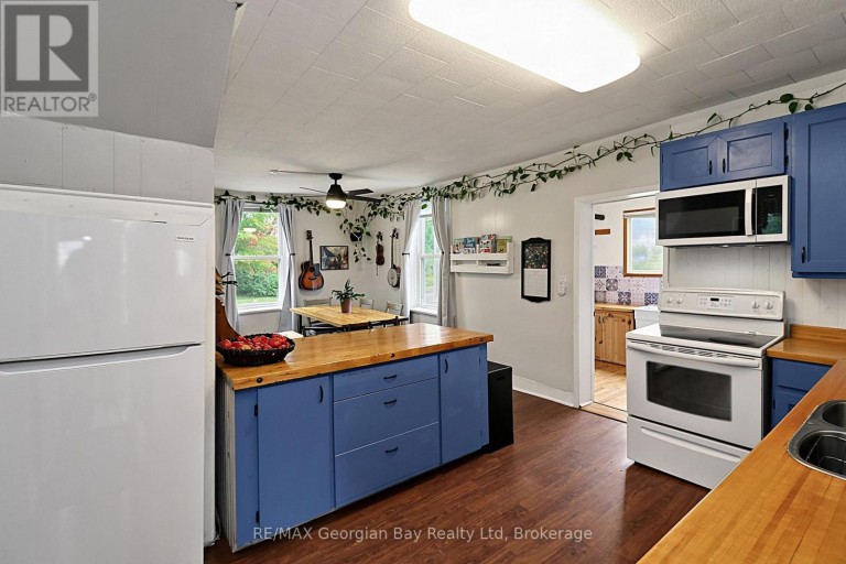 154 ROBERT STREET W, Penetanguishene, Ontario, L9M1P8