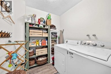 7726 & 7728 34 Avenue NW Calgary Alberta photo 19