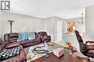 7726 & 7728 34 Avenue NW Calgary Alberta photo 22