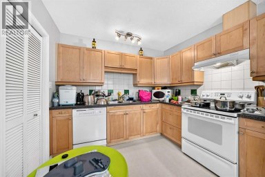 7726 & 7728 34 Avenue NW Calgary Alberta photo 23