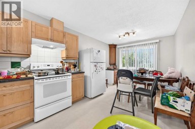 7726 & 7728 34 Avenue NW Calgary Alberta photo 24
