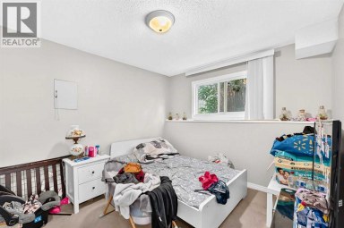 7726 & 7728 34 Avenue NW Calgary Alberta photo 27
